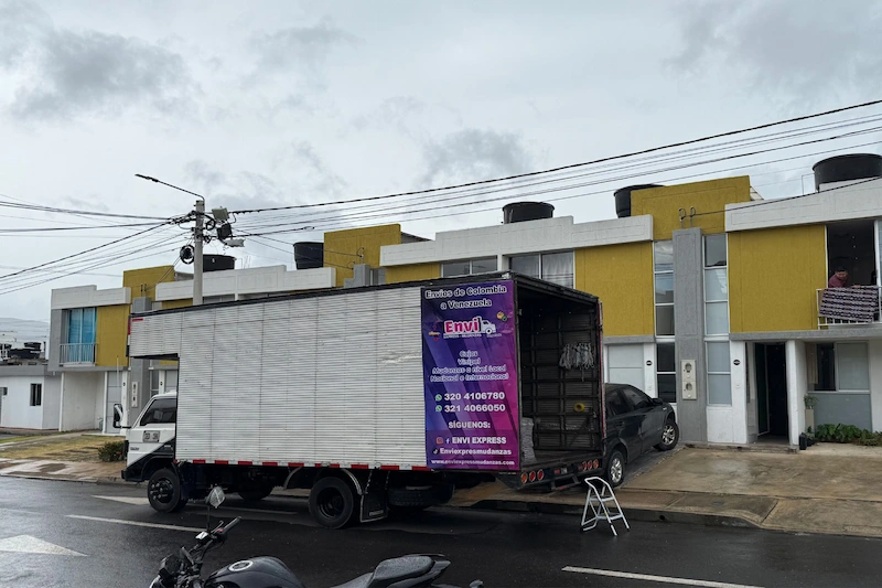 Una Mudanza mediana de Enviexpress imagen de ejemplo